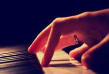 开云体育登录-锋刃淬火！拜仁慕尼黑攻击群全面进化，德甲恐怖火力网铸就无解杀阵