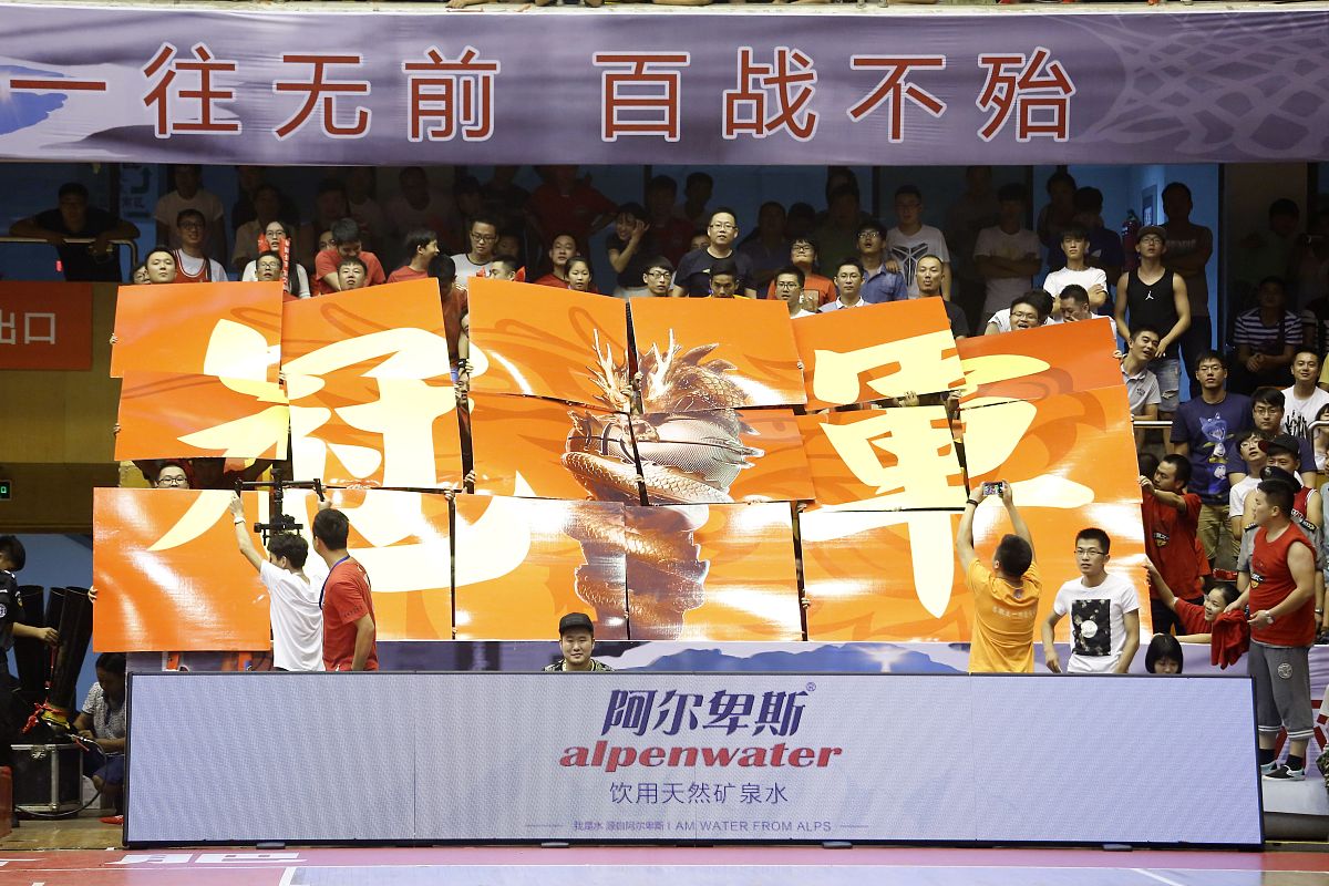 开云平台-迎来球队历史性时刻，赛场激情不可遏制的简单介绍