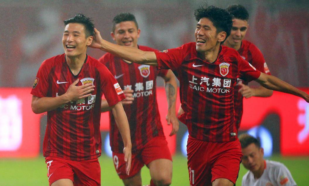 上港主场艰难击败鲁能，坚守主场保持积分稳定