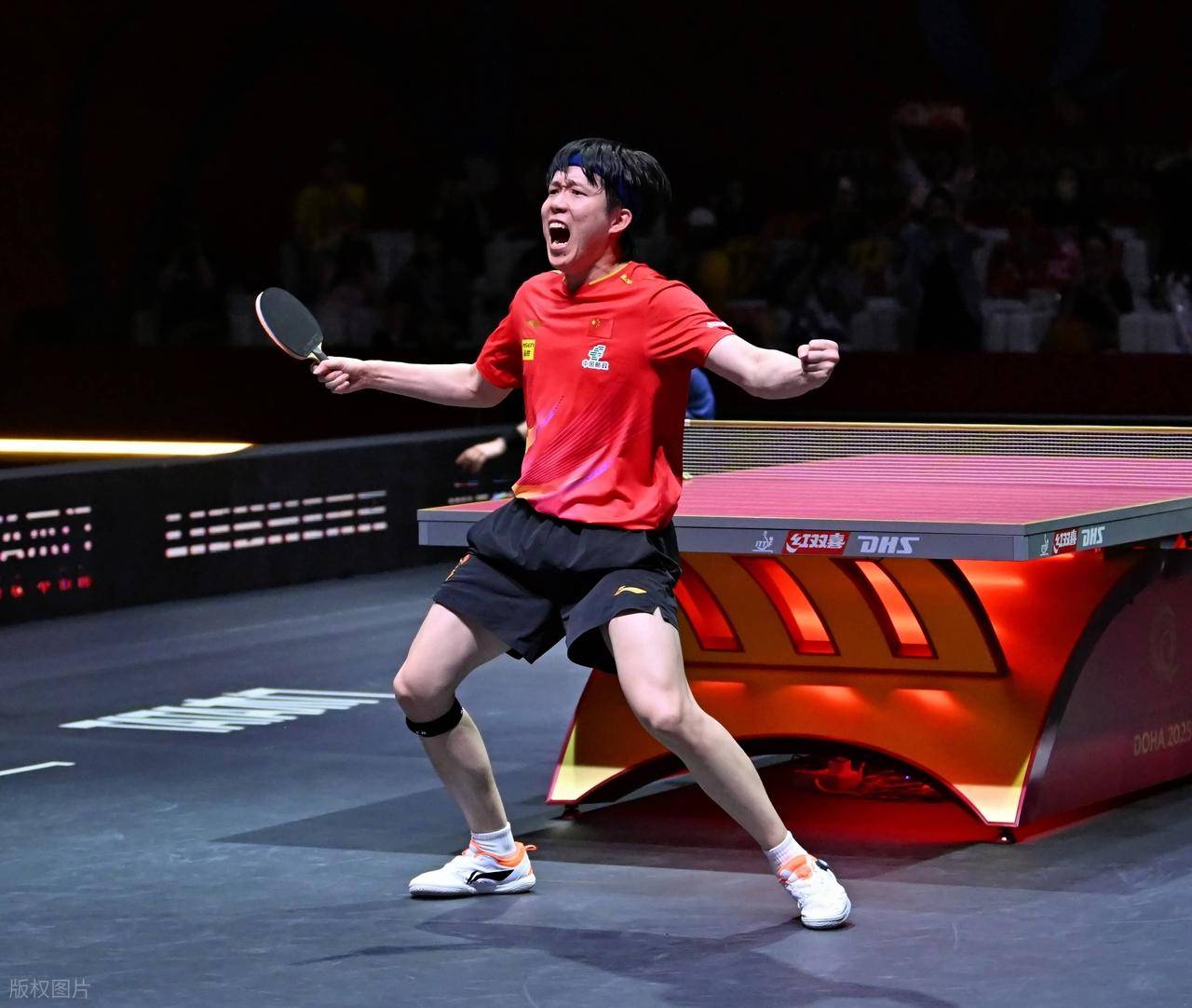 包含青岛黄海队研究对手战术，力争在下一场比赛中获胜的词条