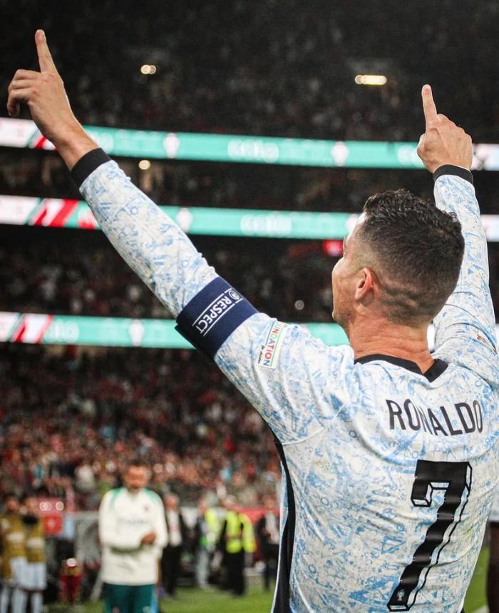 开云体育登录-克里斯蒂亚诺罗纳尔多表现出色，葡萄牙轻取胜利