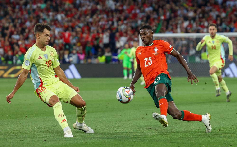 开云体育下载-罗马尼亚逆转击败葡萄牙，前景看好