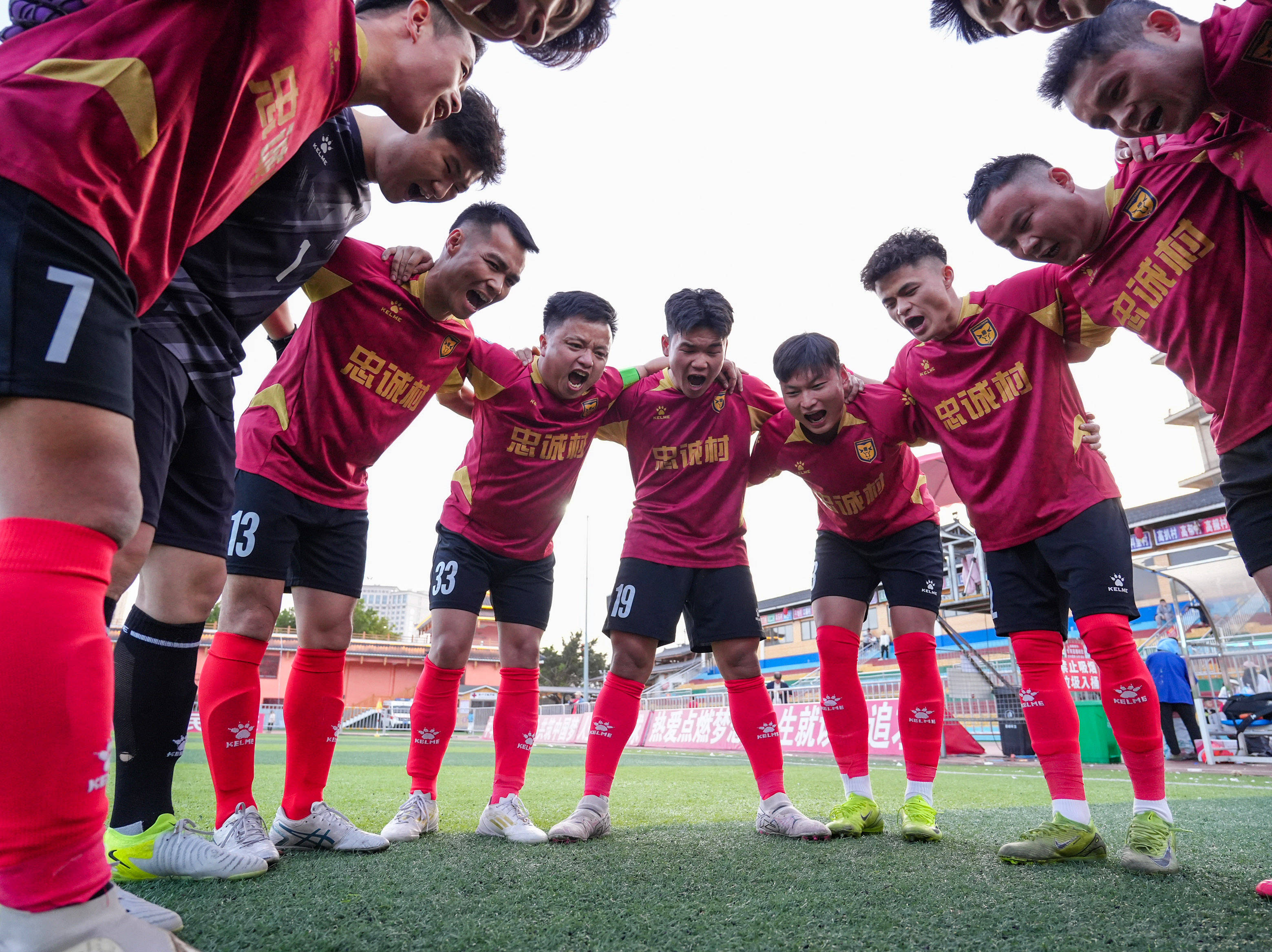 开云体育登录-关于拼抢激烈，比赛现场一片混乱的信息