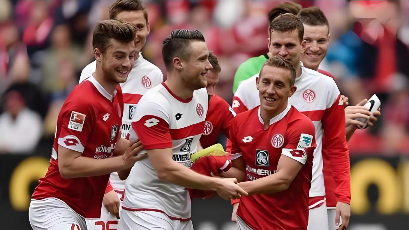 开云平台-沃尔夫斯堡与门兴格拉德巴赫对决