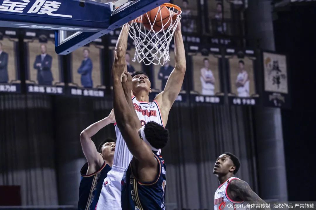 武汉明天客场大胜，掀起震撼胜利