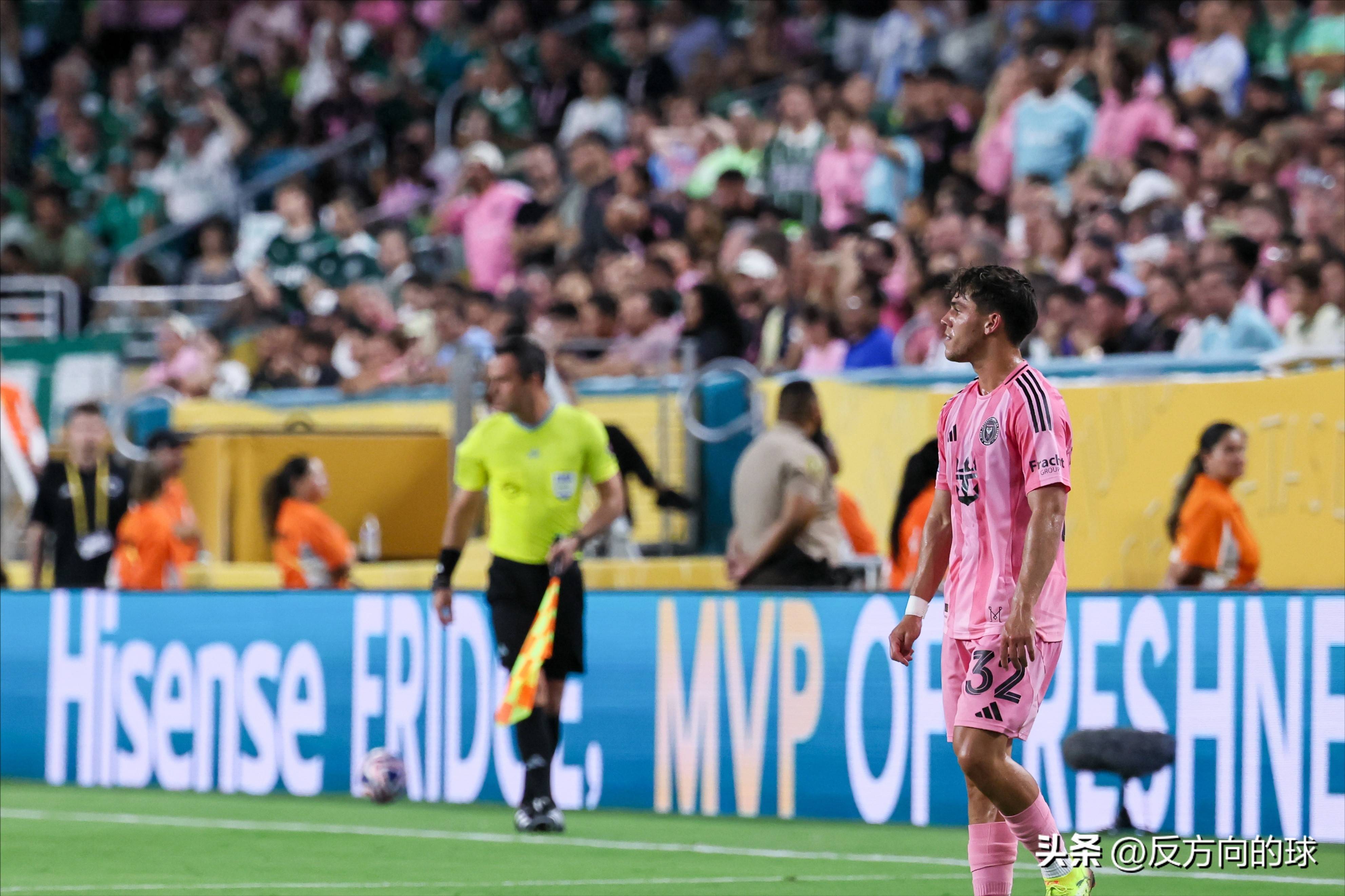 泰国球员在国际足球大赛中表现抢眼