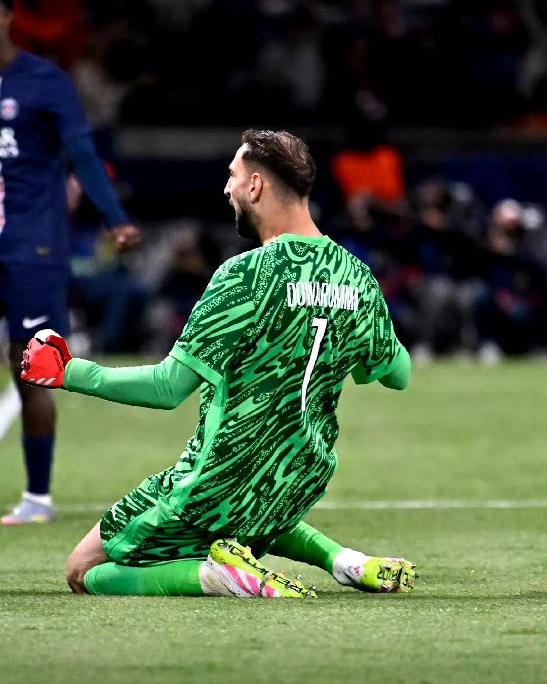 开云APP-包含巴黎圣日耳曼逆转巴萨，挺进欧冠四强的词条