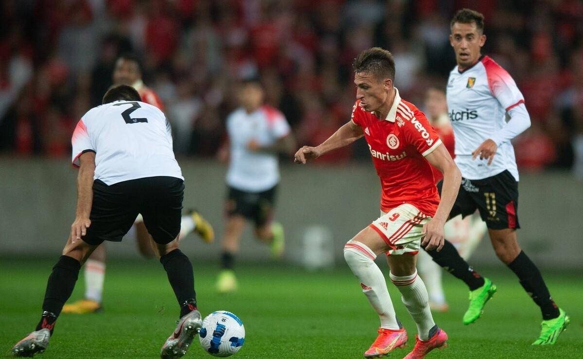 开云体育APP下载-图卢兹球员拼尽全力，力保比赛领先优势的简单介绍