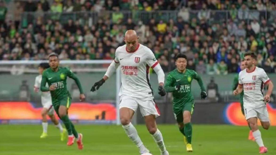 开云体育下载-小组赛中超：哈兰德击败巴萨，引发热议