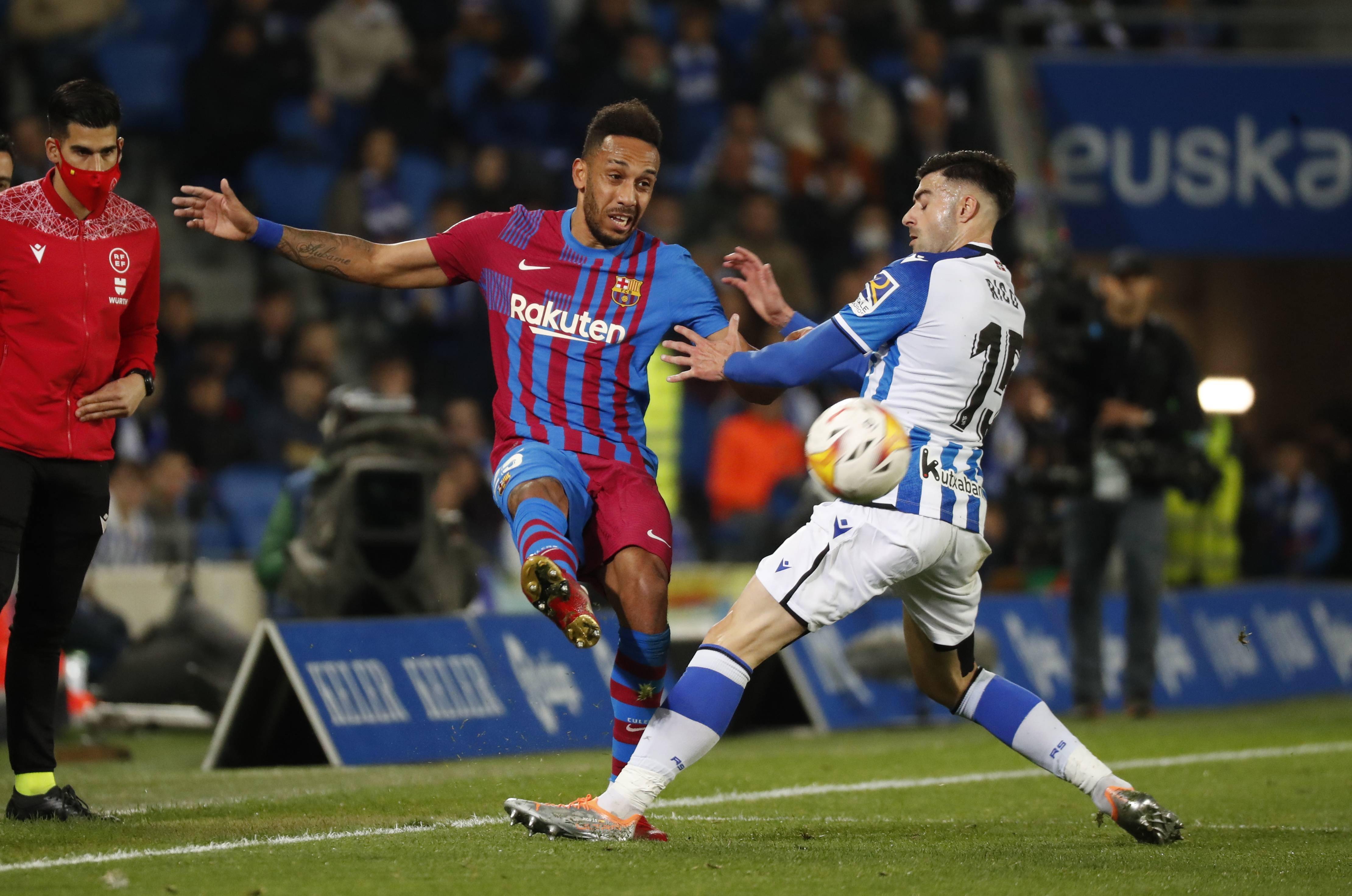 开云体育官方网站-巴萨客场挑战皇家社会，豪门对决谁能称王