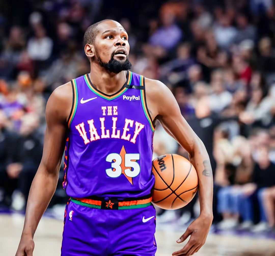 马刺绝杀国王,布克一己之力扛起全队 马刺绝杀国王,布克一己之力扛起全队