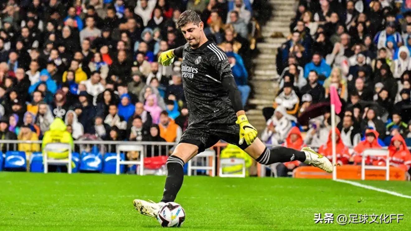 曼联力克瑞典，库尔图瓦惊艳四座