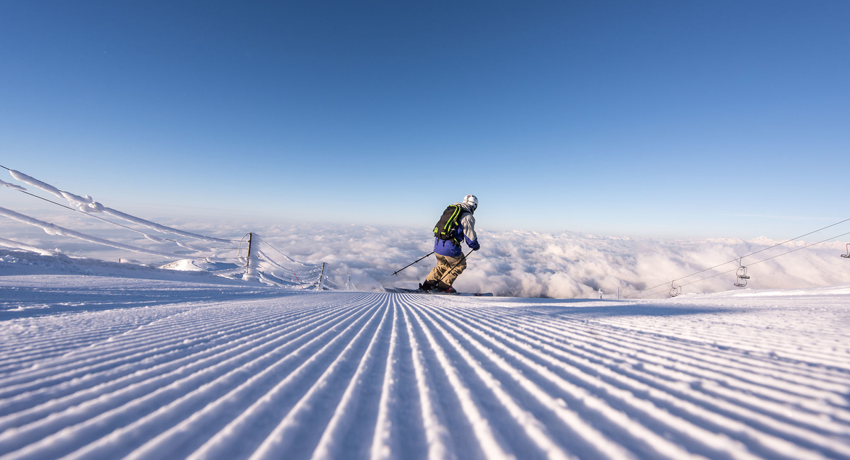 开云体育入口-斯洛文尼亚滑雪选手高空飞驰，技惊四座