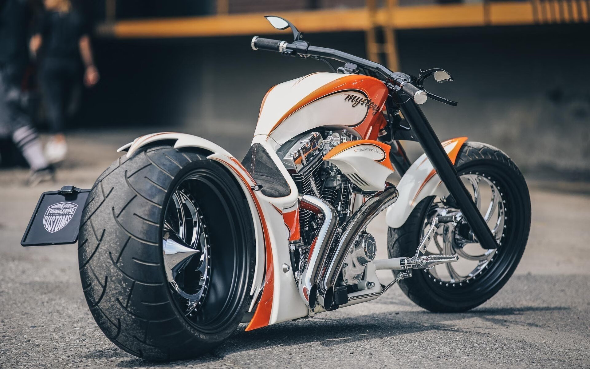 开云体育APP下载-赛道轰鸣与绿茵奔腾，当F1极速邂逅莱比锡铁骑，德国体育的双重奏