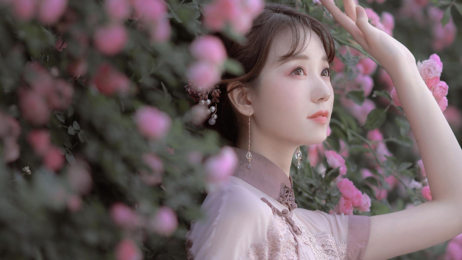 开云体育在线-街头硝烟与绿茵生死，当F1弯道与希腊奇迹奏响人类极限双重奏