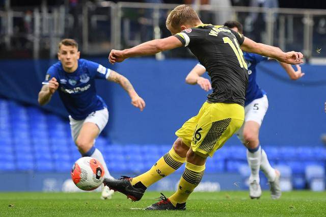 阿尔瓦雷斯关键时刻站出来，塞维利亚加时取胜法国