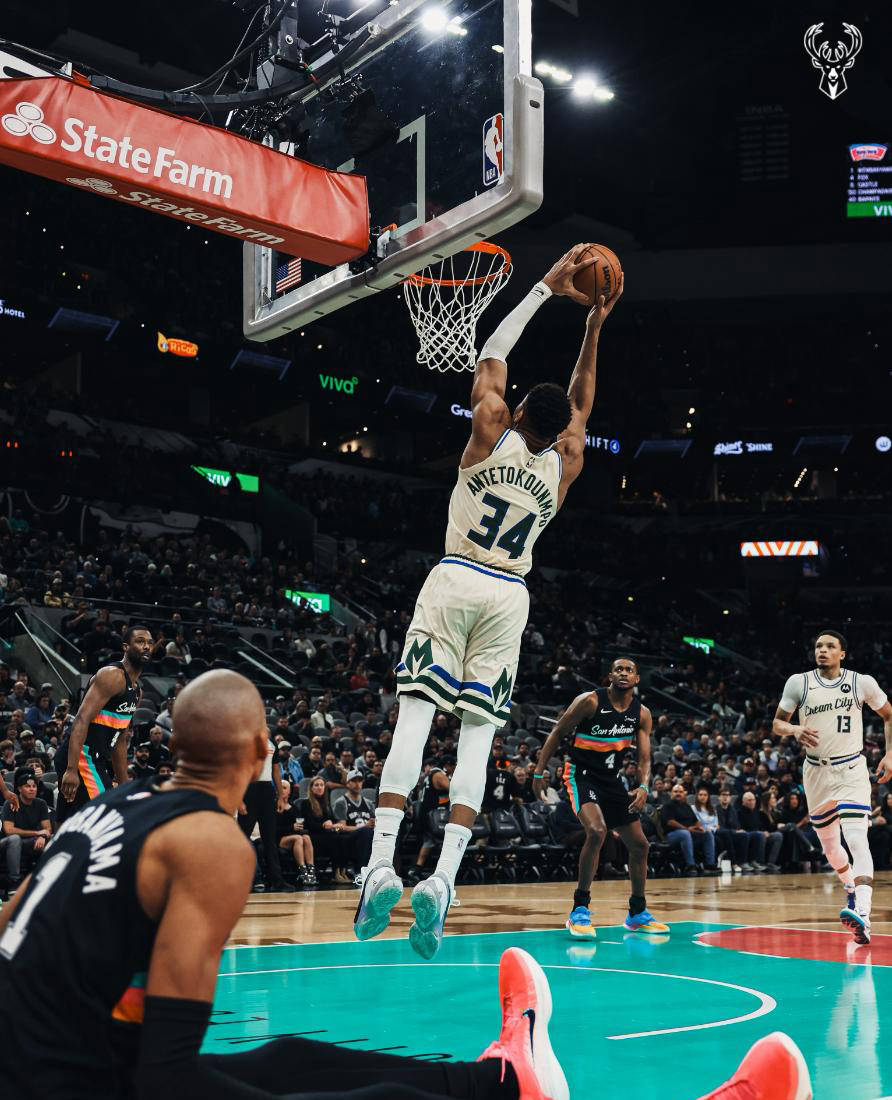 马刺对阵凯尔特人，文班亚马点燃赛场